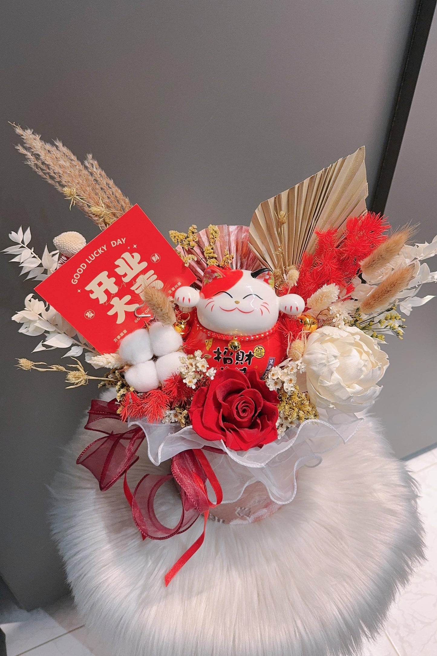 Fortune Cat Flower Box (Preserved)