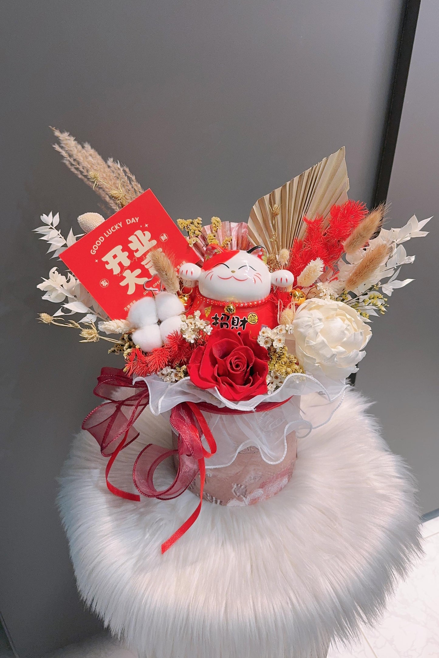 Fortune Cat Flower Box (Preserved)